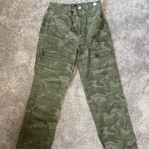 Medium Supplies Camo Cargo Pants- straight leg- NWOT
